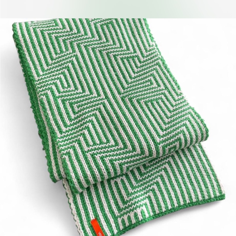 Green Geometric Pattern Scarf - Picture 3 of 3